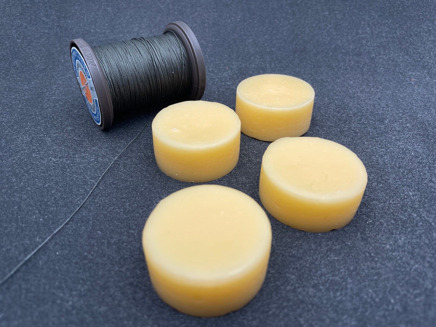 Thread wax